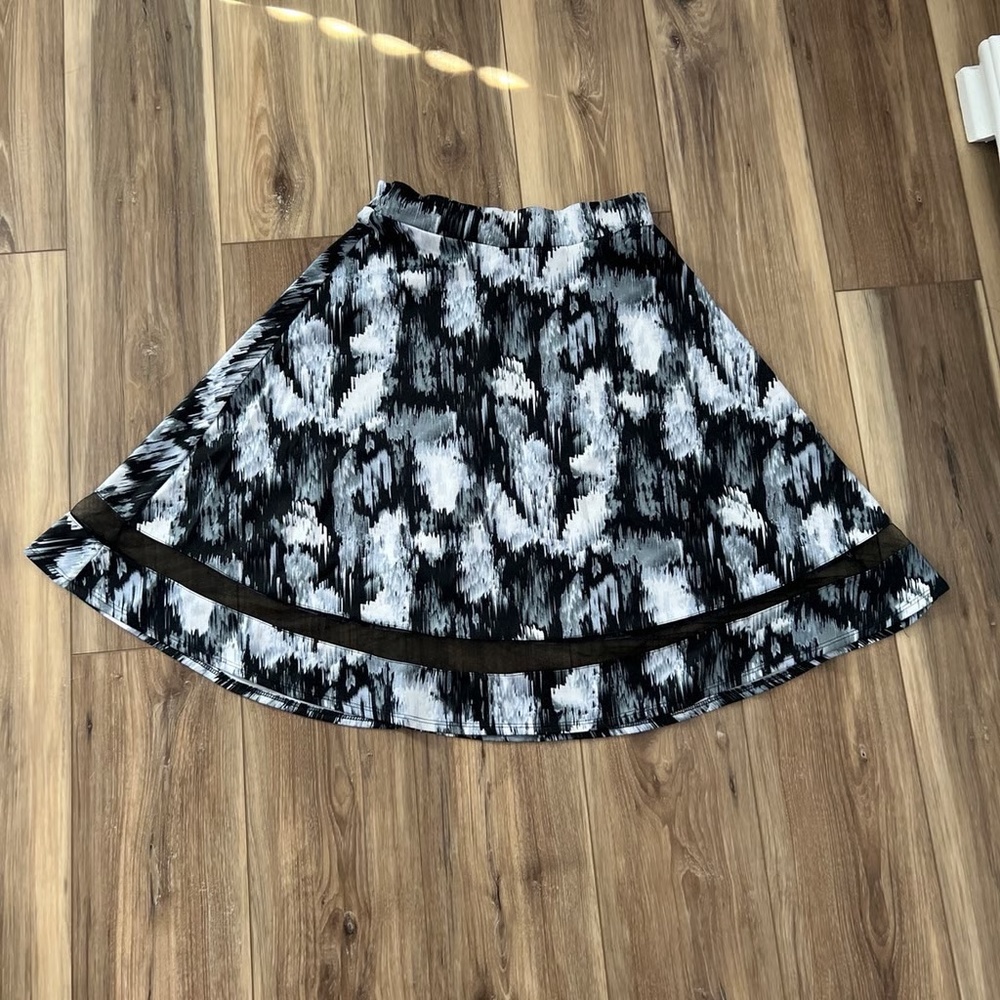 Faith and Joy Flowy Skirt Gray/Black with Mesh Size Medium